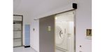 Sistema de puertas correderas , referencia Unislide H de ASSA ABLOY. Control higiénico en entornos de sala blanca