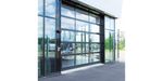 Puerta seccional totalmente acristalada, referencia OH1042FG de ASSA ABLOY