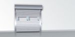 Puertas exteriores rígidas de ASSA ABLOY. Lamas de aluminio pulido y grandes ventanas