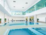 Sistema de techos modulares, Hygiene Performance™ Ds de Ecophon. Adecuado para zonas de piscina. Medidas: 600x600x20