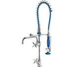 Columna de cocina profesional con grifo vertical y grifo con caño giratorio para instalar sobre encimera de Genebre