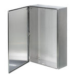 Caja bornas INOX 304L abisagrada, referencia ELAB1515135/INX de IDE. Medidas: 150x150x135 lat. lisos tapa atornillada-IP66