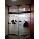 Puerta telescópica automática TST FLEX EASY con operador ES 250/400 PRO T  de dormakaba