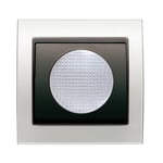 Piloto blanco Perla Cosso, serie Mega