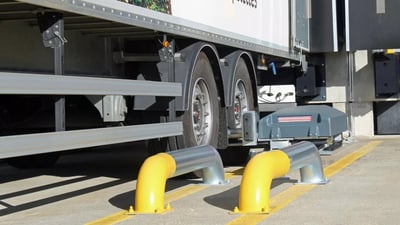 Inmovilización del vehículo: base de un muelle de carga eficiente y sin riesgos