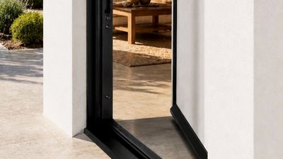 INCERCO convierte la solera de aluminio negro en nuevo estándar para carpintería de PVC