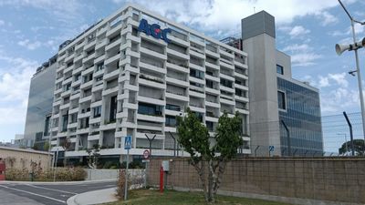 TC Soluciones para Envolventes y Fachadas instala una doble piel fotovoltaica en la fachada de AGC Pharma Chemicals