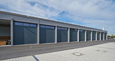 Hörmann lanza su nueva guía de muelle de tracción para puertas seccionales industriales