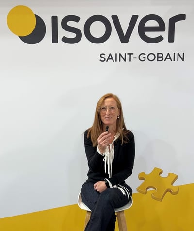 Saint‑Gobain Isover acredita a la primera mujer instaladora de conductos a través de CLIMAVER® Club