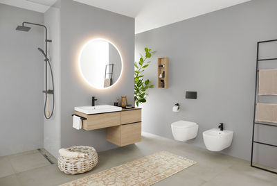 Geberit reinventa los espejos de baño para baños modernos