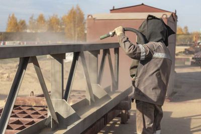 Ignifugaciones Generales analiza las aplicaciones y ventajas del sandblasting industrial
