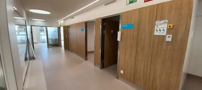 Mobelmol equipa el área de urgencias del Hospital Moisès Broggi con soluciones fenólicas de alta resistencia