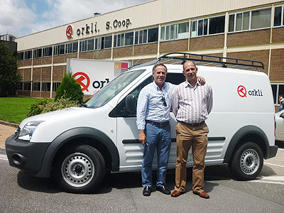 Orkli ha hecho entrega de una furgoneta Ford Connect al ganador de la campaña de promoción del sistema solar OKSOL_150