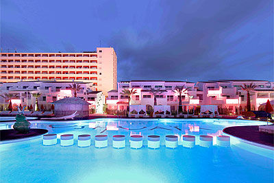 Ushuaïa Ibiza Beach Hotel: temporada estival y vida veraniega con DuPont™ Corian®