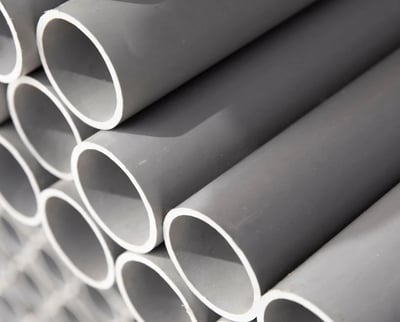 Polietileno vs PVC: claves para elegir en instalaciones hidráulicas complejas