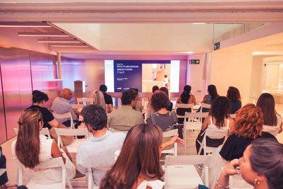 Simon analiza las nuevas tendencias que transforman los espacios de trabajo y aprendizaje