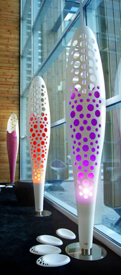 Un hogar iluminado por "Óctopus", la lámpara más moderna de Giancarlo Zema elaborada en DuPont™ Corian®