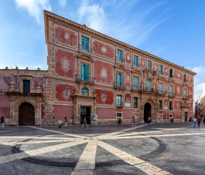 ULMA resuelve el drenaje en curva con ingeniería personalizada en la Plaza Cardenal Belluga