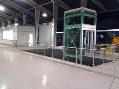 Comenza suministra 6.500 metros de barandillas GlassFit en las 12 estaciones del metro de Panamá