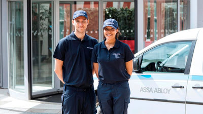 ASSA ABLOY Entrance Systems explica por qué es importante el servicio de mantenimiento de puertas automáticas