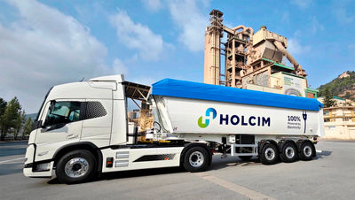 Holcim introduce el primer camión bañera eléctrico de España para transporte sostenible