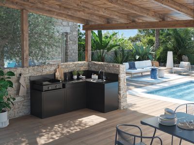 Bosch Marín analiza las diferencias entre barbacoa y cocina exterior