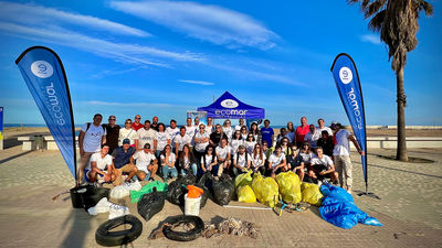 Voluntarios de ROCKWOOL recogen cerca de 100 kilos de residuos en la playa de Barcelona para proteger los océanos