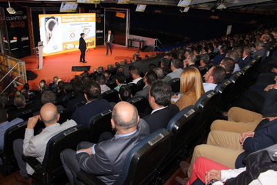 Espectacular evento del Grupo Ferroli en el palco de honor del estadio Santiago Bernabéu conducido por Carlos Latre