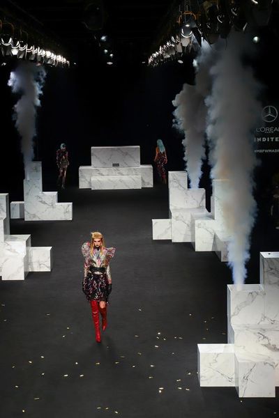 Formica Group aporta su distintivo sello a la nueva colección de Ana Locking en Madrid Fashion Week
