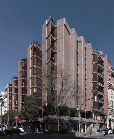Nuevo aplacado de Flexbric® para la rehabilitación de las viviendas "Girasol" del arquitecto José Antonio Coderch