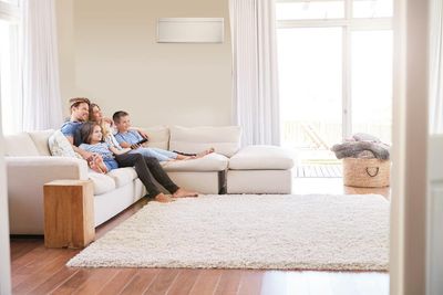 El "Barómetro sobre la Calidad del Aire Interior de Daikin" revela que 6 de cada 10 españoles sufren estrés y dolores de cabeza por culpa de la mala calidad del aire de sus hogares
