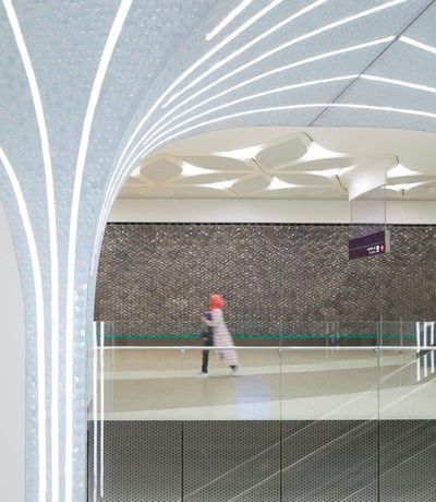 Hunter Douglas Architectural diseña un "Techo de Pétalo" para el metro de Catar