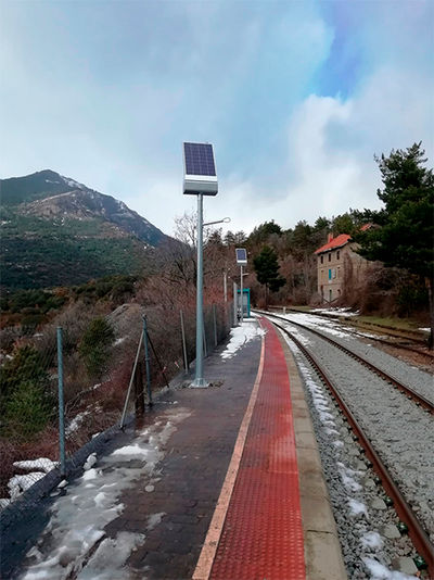 Los usuarios del tren de Villanua disponen de una solución de iluminación solar de EKIONA