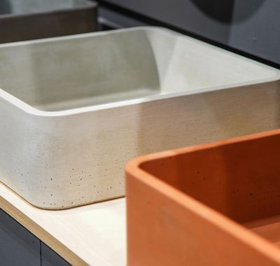 La belleza de lo imperfecto: lavabos que presumen de sus materiales