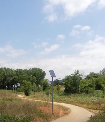 Solución inteligente solar EKIONA en el camino de la Escola Avenç en Sant Cugat del Vallès