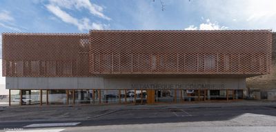 El innovador sistema Flexbrick® viste la fachada de una mediateca en Colombiers, Francia