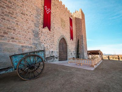 26.000 m2 de paneles de lana Roca con aislamiento acústico de ISOPAN en el parque Puy du Fou España