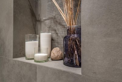 GURU reúne las claves para instalar hornacinas prefabricadas en baños y duchas