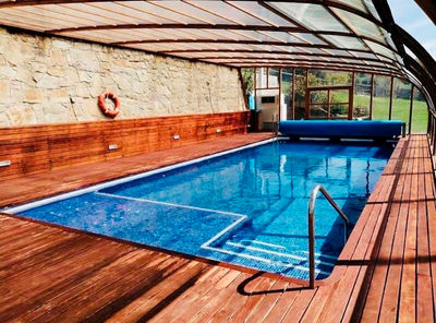 Disfruta de tu piscina cubierta todo el año con el sistema de calefacción de MET MANN
