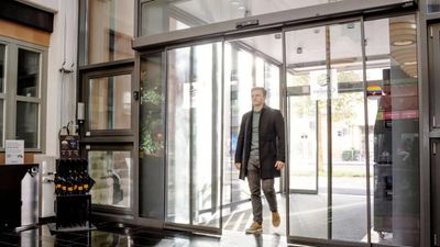 Claves para elegir la puerta automática en edificios o negocios