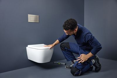 Instalar un inodoro suspendido en menos tiempo: las novedades de Geberit
