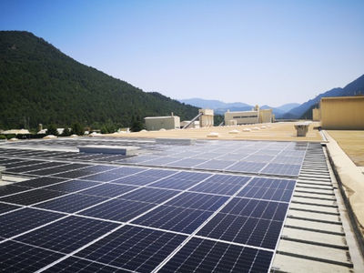 Knauf avanza hacia la descarbonización con energía fotovoltaica en su fábrica de Guixers