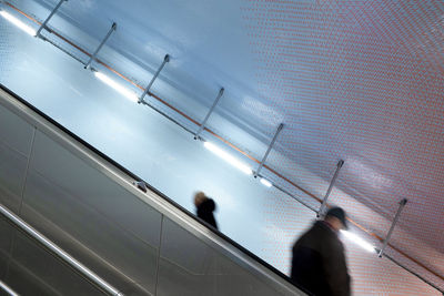 El mosaico vítreo de ONIX transforma las bóvedas del metro en los cielos de París