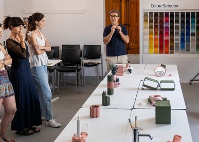 Royo colabora con estudiantes de CEU y EASD para imaginar el baño del futuro desde la creatividad joven