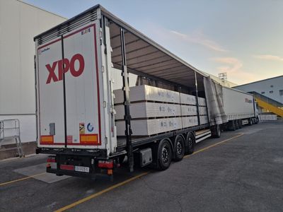 XPO Logistics y Saint-Gobain Placo consolidan su alianza estratégica con un nuevo Duo-Tráiler en España
