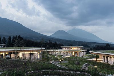 Arquitectura con propósito en Kigali con tecnología Schüco