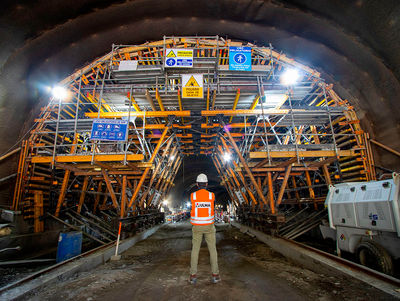 ULMA contribuye a la construcción del túnel de Ollachea en Puno con carros MK