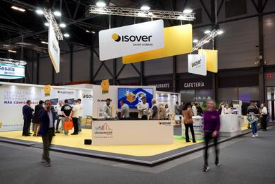 Isover presenta su servicio Climaver (Re)Cuperar para (Re)Ciclar en la Feria Climatización y Refrigeración 2025