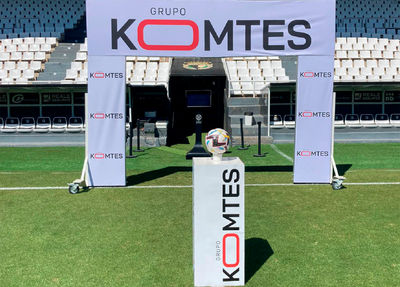Grupo Komtes aprovecha su patrocinio con el Burgos C.F. para incorporar el rediseño de la marca