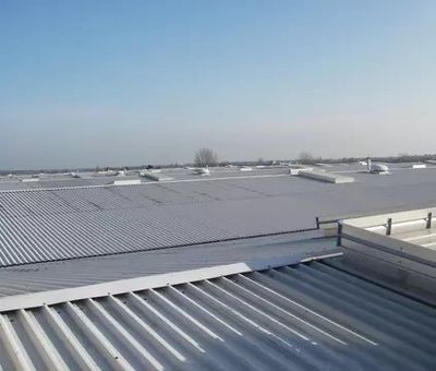 Cubiertas planas más ligeras, duraderas y sostenibles con las láminas de PVC de SOPREMA